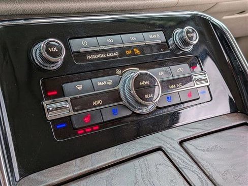 Used 2020 Lincoln Navigator Reserve image 15