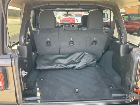 Used 2022 Jeep Wrangler Unlimited Sport image 18