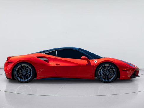 Used 2017 Ferrari 488 GTB RWD image 4