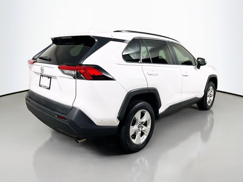 Used 2020 Toyota RAV4 XLE image 4