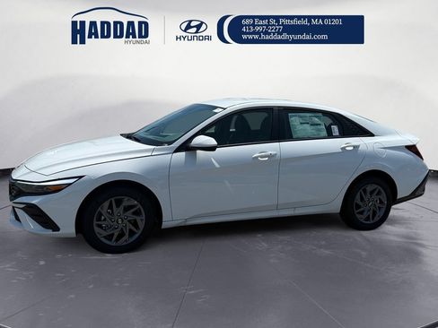 New 2026 Hyundai Elantra Hybrid FWD image 2