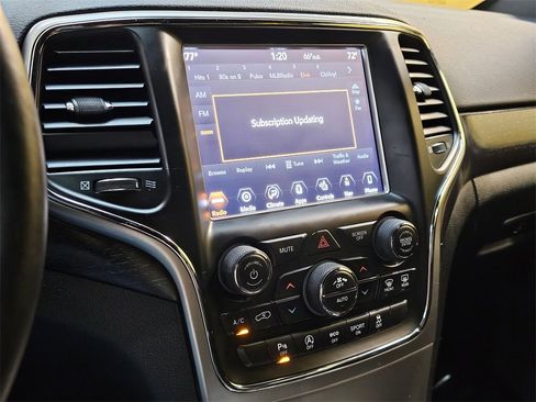 Used 2018 Jeep Grand Cherokee Altitude image 26