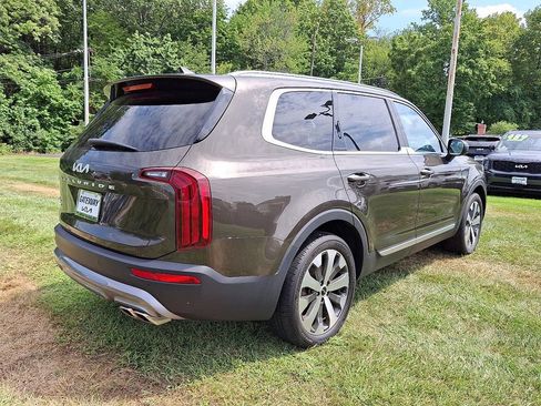 Certified 2022 Kia Telluride S image 6