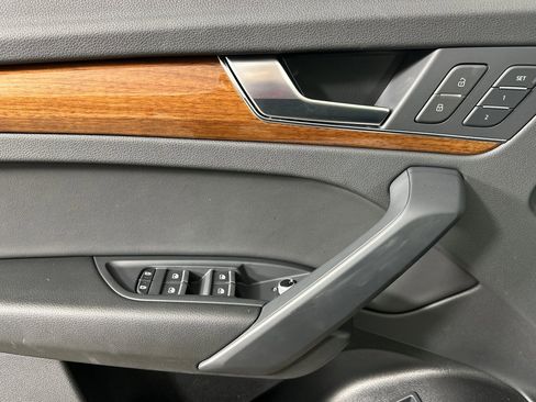 Used 2023 Audi Q5 2.0T Premium w/ Convenience Package image 10