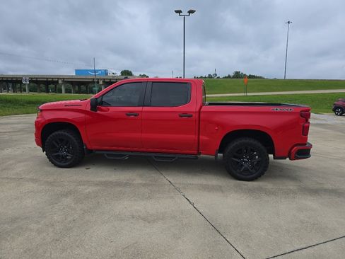 Used 2024 Chevrolet Silverado 1500 Custom w/ Dark Appearance Package AWD/4WD image 8