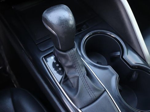 Used 2020 Toyota Camry SE FWD image 21