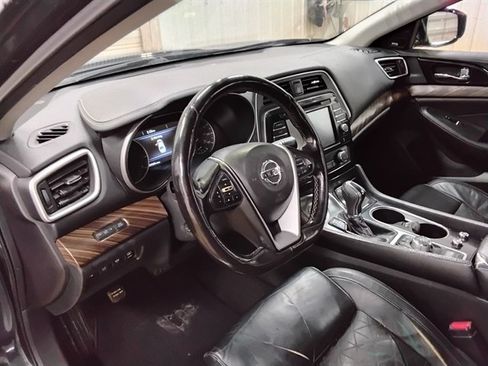 Used 2017 Nissan Maxima Platinum w/ Interior Lighting Package FWD image 11