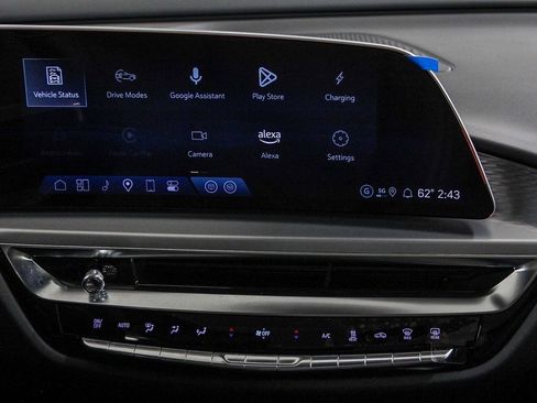 Used 2025 Cadillac Lyriq Sport image 15