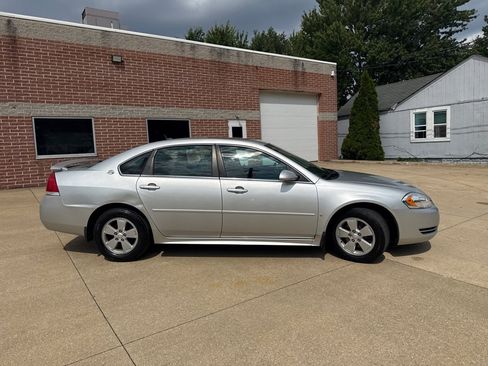 Used 2009 Chevrolet Impala LT w/ Luxury Edition Package FWD image 4
