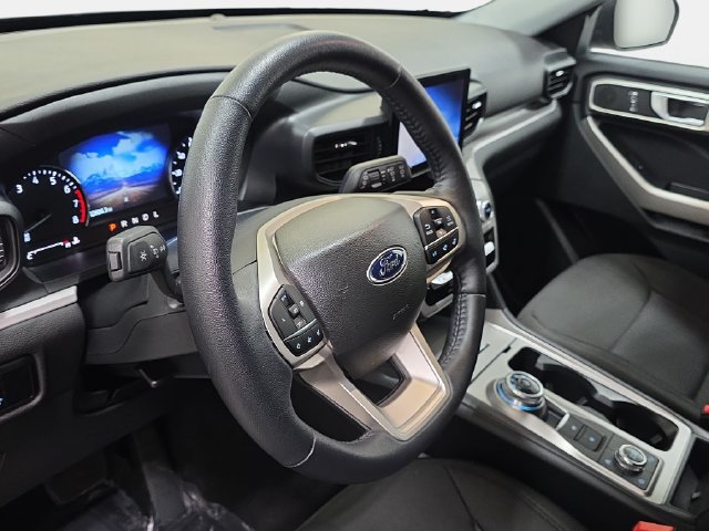 Used 2023 Ford Explorer XLT AWD/4WD image 14