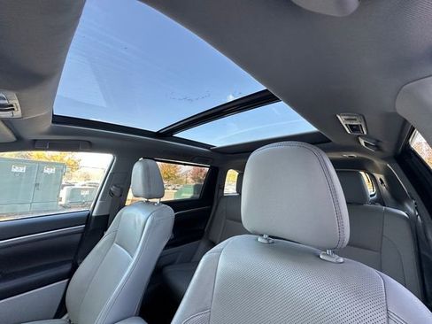 Used 2018 Toyota Highlander Limited image 25