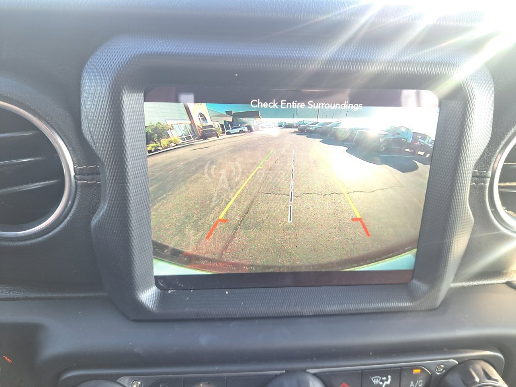Used 2019 Jeep Wrangler Unlimited Sahara AWD/4WD image 13