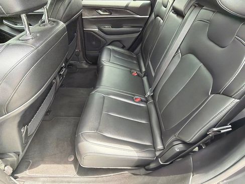 Used 2024 Jeep Grand Cherokee Limited w/ Black Appearance Package AWD/4WD image 21