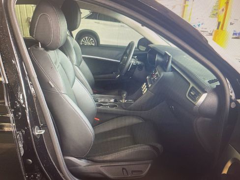 Certified 2023 Genesis G70 2.0T image 7