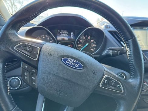 Used 2019 Ford Escape SEL image 10