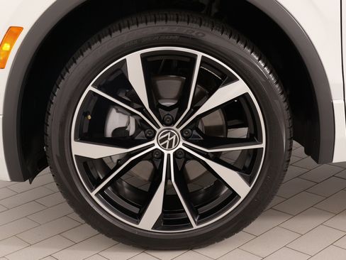 Used 2024 Volkswagen Tiguan SEL R-Line AWD/4WD image 61
