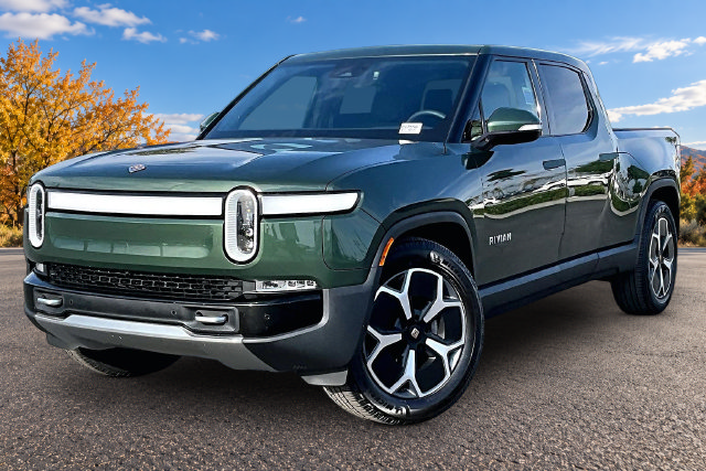 Used 2023 Rivian R1T Adventure Dual AWD/4WD image 3