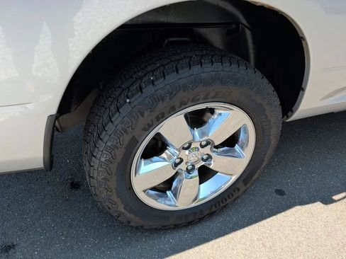 Used 2019 RAM 1500 Express w/ Express Value Package AWD/4WD image 13
