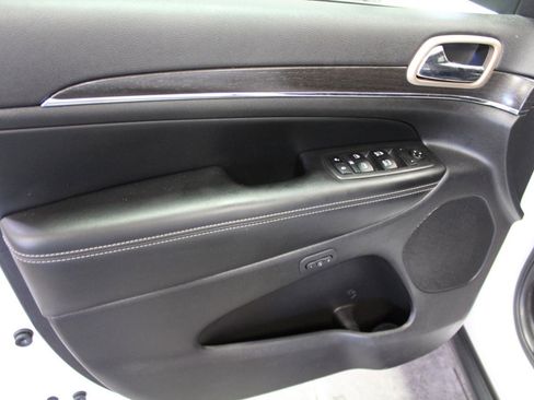 Used 2017 Jeep Grand Cherokee Limited AWD/4WD image 18