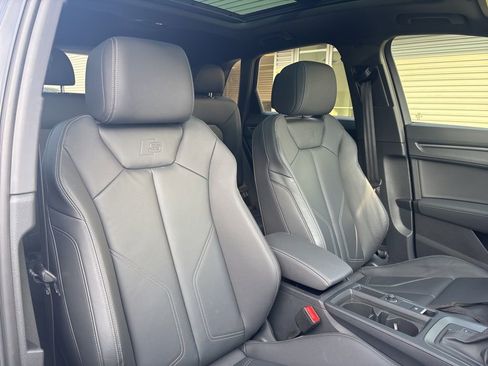 Used 2025 Audi Q3 2.0T Premium w/ Black Optic Sport Package image 16