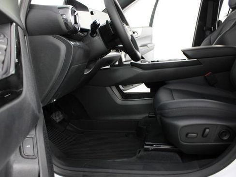 New 2026 Chevrolet Equinox LT w/ Convenience Package II FWD image 17