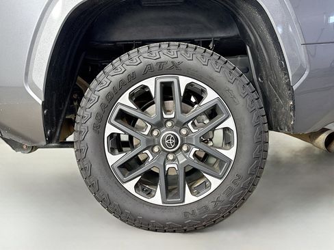Used 2024 Toyota Tundra Limited AWD/4WD image 31