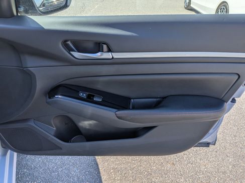 Used 2024 Nissan Altima 2.5 SR image 32