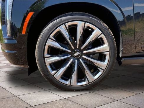 Used 2025 Cadillac Escalade ESV Premium Luxury w/ Touring Package AWD/4WD image 9
