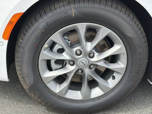 New 2026 Chrysler Pacifica Limited FWD image 16