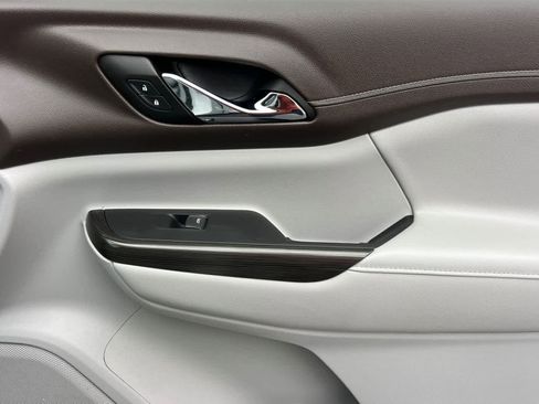 Used 2023 GMC Acadia SLT w/ Technology Package image 20