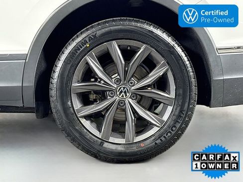 Certified 2022 Volkswagen Tiguan SE w/ Panoramic Sunroof Package image 32