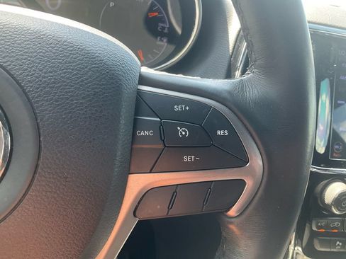 Used 2019 Jeep Grand Cherokee Altitude AWD/4WD image 20