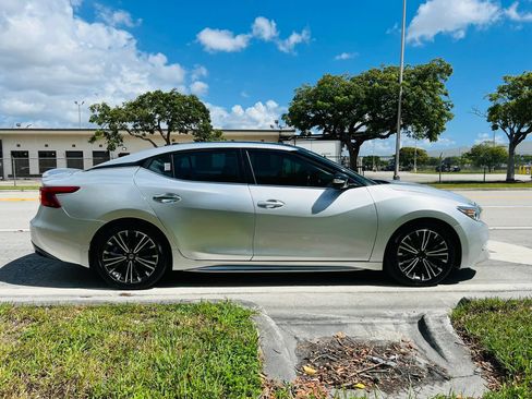 Used 2020 Nissan Maxima 3.5 SV w/ Floor Mat Group FWD image 6