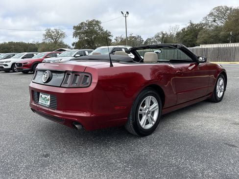Used 2014 Ford Mustang Convertible image 3