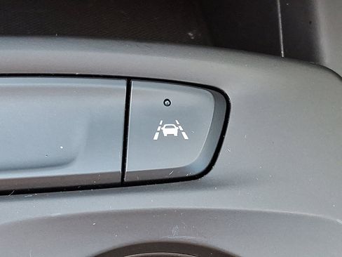 Used 2025 Chevrolet Trax LS image 25