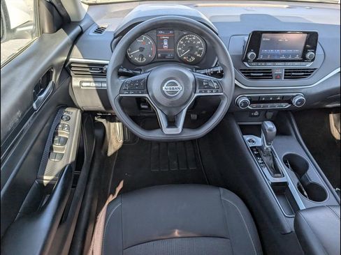 Used 2022 Nissan Altima 2.5 S FWD image 11