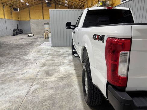Used 2018 Ford F250 XL w/ Power Equipment Group AWD/4WD image 9