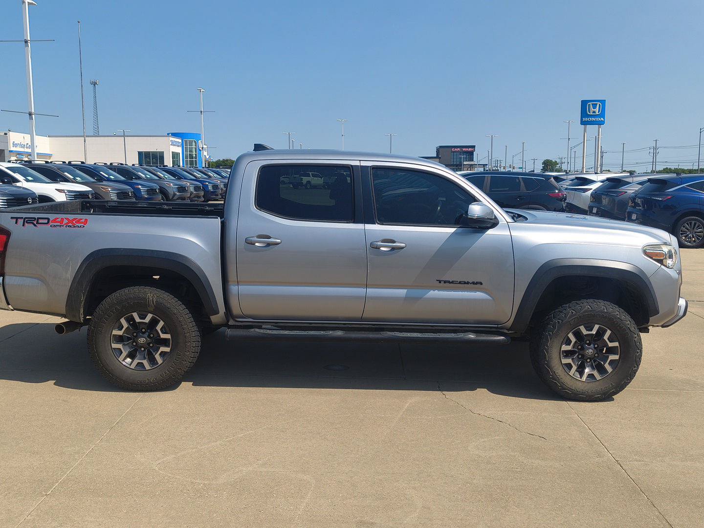 Used 2019 Toyota Tacoma TRD Off-Road AWD/4WD image 15