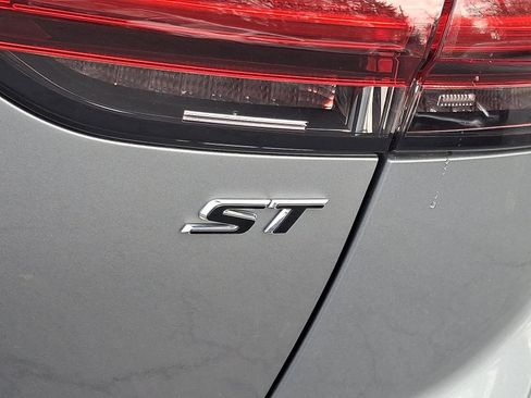 Used 2023 Buick Envision Essence w/ Sport Touring Package image 32