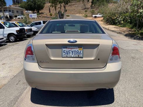 Used 2006 Ford Fusion S FWD image 5