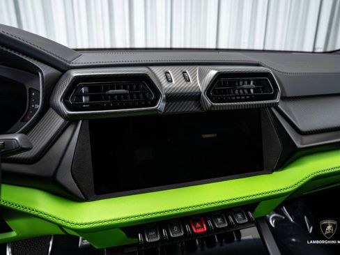 Used 2025 Lamborghini Urus SE image 33