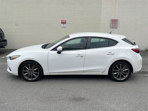 Used 2018 MAZDA MAZDA3 Touring FWD image 3