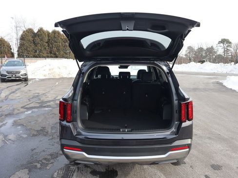 Used 2025 Kia Sorento S image 33