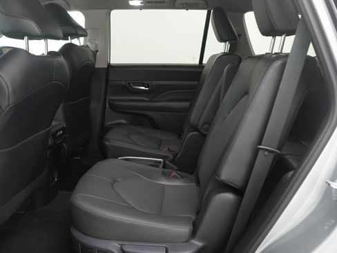 Used 2025 Toyota Grand Highlander AWD image 16