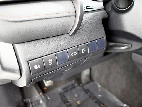 Used 2018 Toyota Camry LE image 39