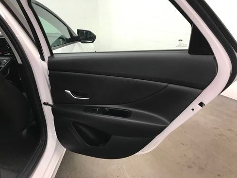 Used 2023 Hyundai Elantra SE image 37