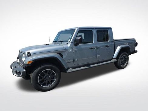 Used 2020 Jeep Gladiator Overland w/ LED Lighting Group AWD/4WD image 13
