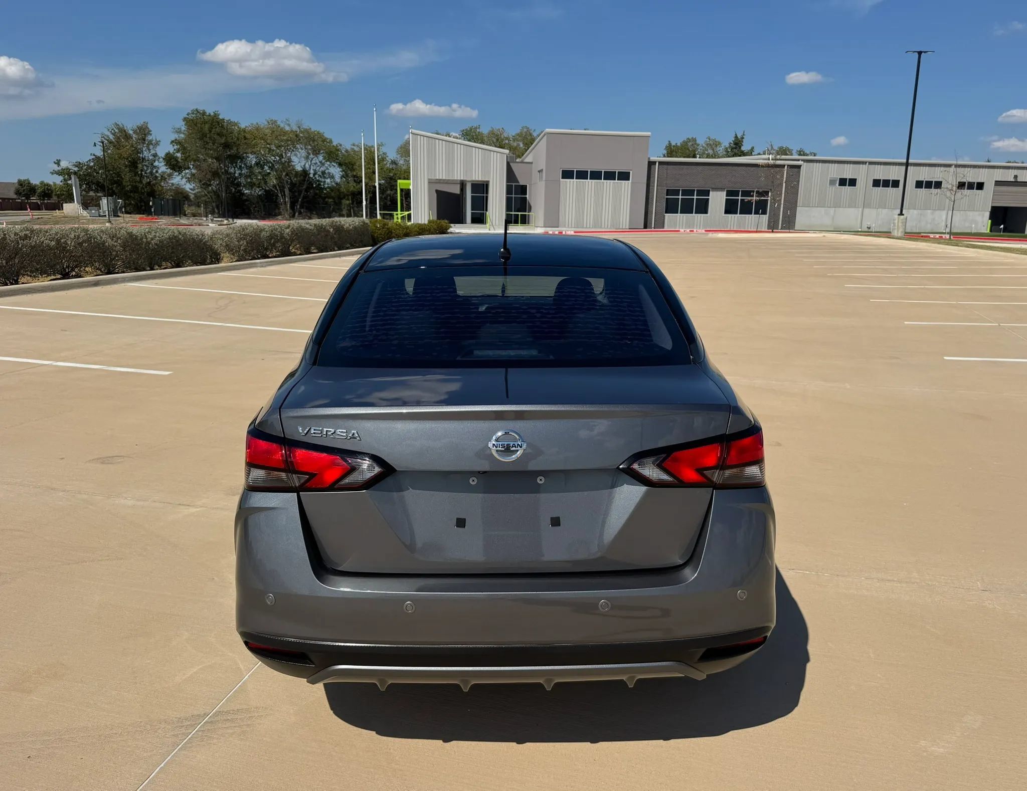 Used 2021 Nissan Versa S FWD image 8