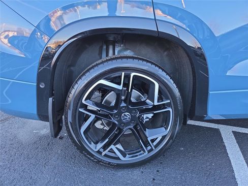 New 2026 Volkswagen Tiguan SEL R-Line image 10