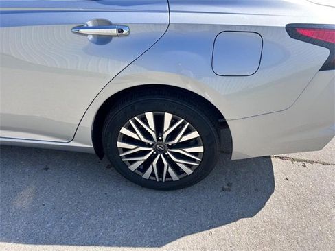 Used 2024 Nissan Altima 2.5 SV image 6